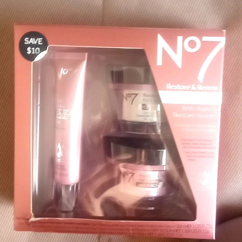 No 7 Restore & Renew set